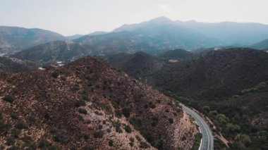 Topolia Gorge, doğa meraklıları ve doğa meraklıları arasında popüler bir yerdir. Yüksek kalite 4k görüntü