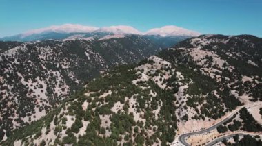 Epar.Od. Hava manzarası nefes kesici. Girit, Yunanistan yakınlarındaki Imbros Vruson-Choras Sfakion. Yüksek kalite 4k görüntü