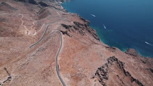 克里特岛西南部Hora Sfakion镇附近的弯道 从上往下看希腊 高质量的4K镜头 — 图库视频影像