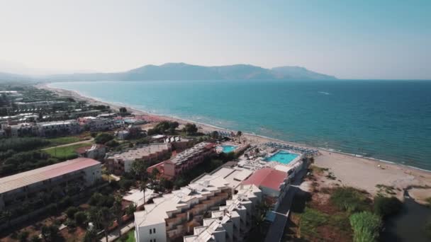 Kavros Beach Hotel Metragem Aérea Drone Popular Resort Grécia Imagens — Vídeo de Stock