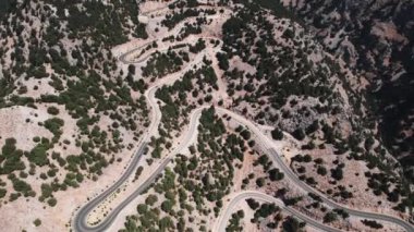 Epar.Od. Yunanistan 'ın Imbros Vadisi yakınlarındaki Vruson-Choras Sfakion ilçe yolu. Yüksek kalite 4k görüntü