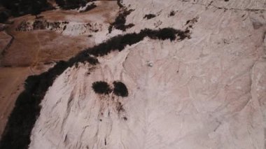 Yunanistan 'ın garip doğal manzaraları. Komolithi havadan görüldü. Çarpıcı doğa nefes kesici manzaralar yaratıyor. Yüksek kalite 4k görüntü