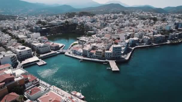 Staden Vid Havet Många Byggnader Den Grekiska Staden Agios Nikolaos — Stockvideo