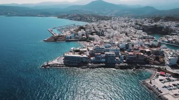 Csomagolt Lakott Tengerparti Város Agios Nikolaos Görögországban Tengerparti Város Sok — Stock videók