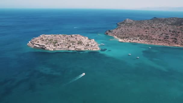 Spinalonga Isla Situada Golfo Elounda Vista Desde Una Perspectiva Aérea — Vídeo de stock