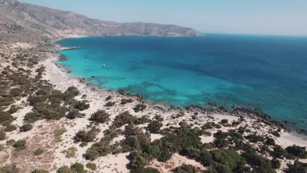 Εκπληκτική Έκταση Άμμου Και Κρυστάλλινα Νερά Της Παραλίας Του Κεδρόδασου — Αρχείο Βίντεο