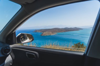 Bir arabanın muhteşem manzarası, eski Venedik kalesi adası ve eski cüzzamlı kolonisi. Spinalonga, Girit. Yüksek kalite fotoğraf