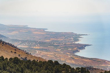 Girit güney kıyısı, deniz manzaralı tarım alanları, Yunan yaşamı. Yüksek kalite fotoğraf