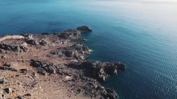 Libya Denizi Kıyısındaki Girit Güney Kıyısındaki Engebeli Uçurumlar Insansız Hava — Stok video