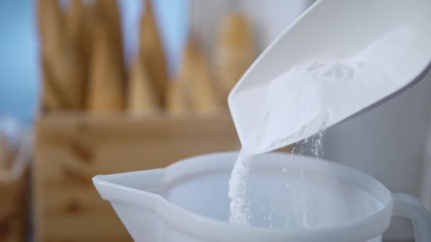 Dondurma Formülü Hazırlama Süreci Arka Planda Dondurma Külahları Yüksek Kalite — Stok video
