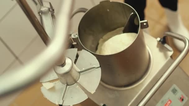 Professional Industrial Food Shredding Machine Employee Kick Starting Industrial Food — Stock Video