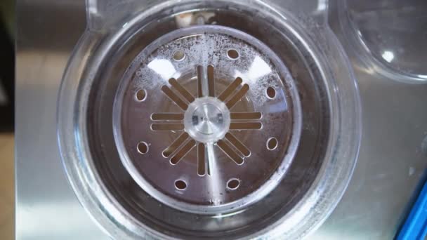 High Winkel Ansicht Des Eis Pasteurisierer Batch Maschine Kombinieren Mischen — Stockvideo