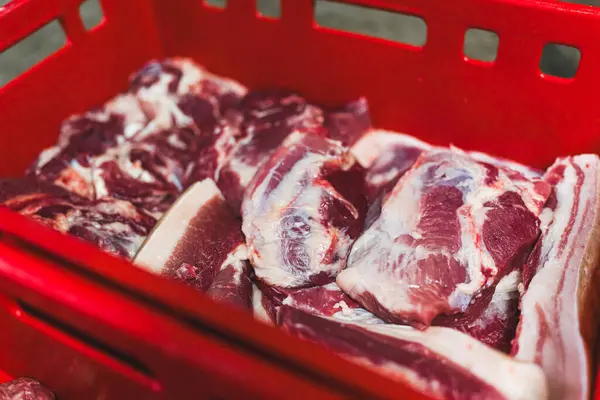 Tiro Perto Carne Porco Cesto Abate Porco Processamento Alimentos Foto — Fotografia de Stock