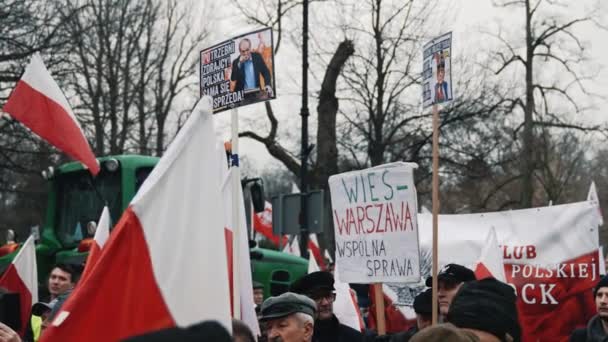 2024 Varşova Polonya Protestocular Gösteride Posterler Bayraklar Taşıyorlar Çiftçiler Protesto — Stok video