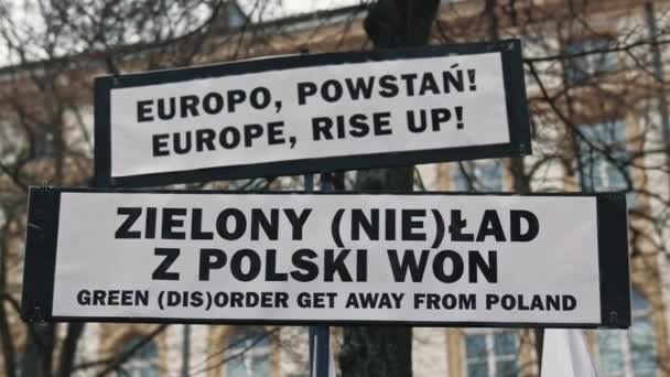 2024 Varsovia Polonia Disparo Carteles Con Inscripciones Pulidas Agricultores Protestando — Vídeo de stock