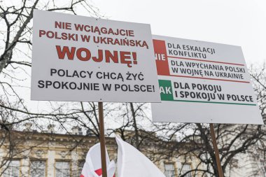 06.03.2024. Varşova, Polonya. Gösterideki cila metinlerin olduğu pankartlar. Yüksek kalite fotoğraf