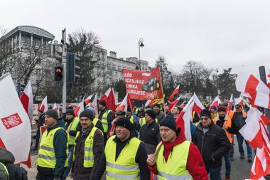 06.03.2024. Varşova, Polonya. Varşova 'daki hükümet karşıtı protestoda çiftçileri cilalamak. Yüksek kalite fotoğraf