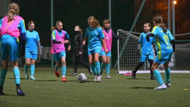 Equipe Futebol Meninas Praticando Futebol Para Jogo Tiro Completo Imagens — Vídeo de Stock