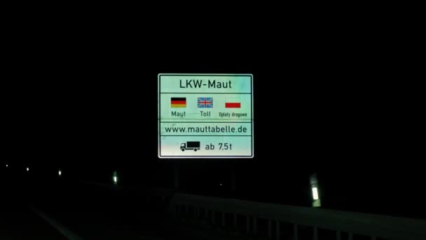 Lkw Maut Sinal Estrada Para Caminhões Traduzido Alemão Inglês Polonês — Vídeo de Stock