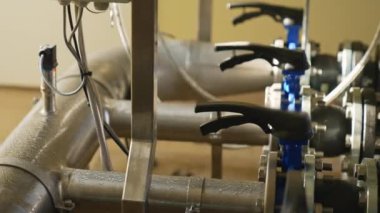 Su basıncı sensörlü plastik borular. Yüksek kalite 4k görüntü