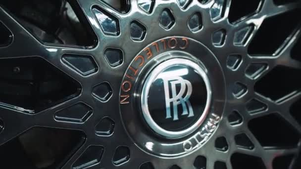 2024 Varsóvia Polónia Roda Pneu Carro Esportivo Royce Rolos Luxo — Vídeo de Stock