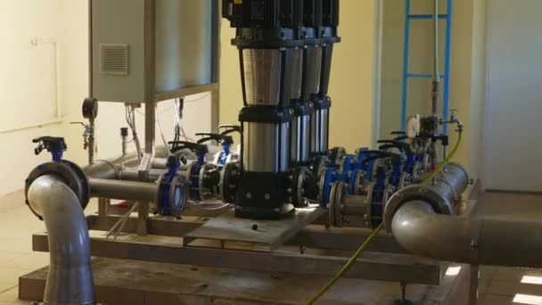 Промышленные Технологии Стальными Трубами Машинами Представляющие Энергетику Производство Высококачественные Кадры — стоковое видео
