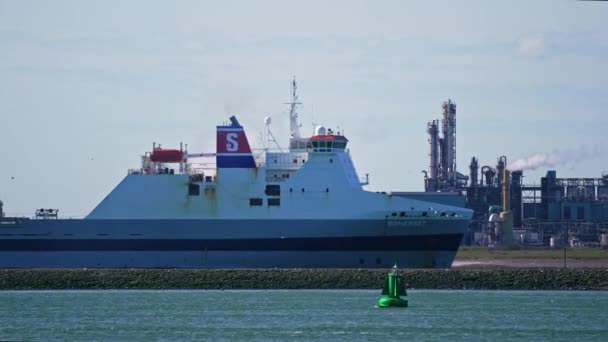 オランダで見るべき珍しいもの 港に入る船 高品質の4K映像 — ストック動画