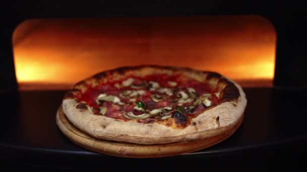 Elektrikli Fırının Yanında Pizza Fırın Pasta Konsepti Yüksek Kalite Görüntü — Stok video