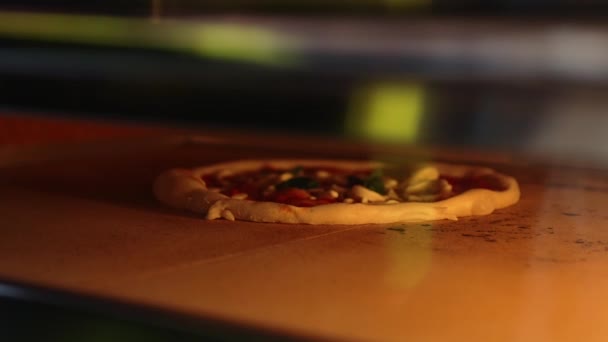 2024について ワルシャワ ポーランド 電気オーブンで焼くピザのショット イタリア料理 パン屋のコンセプト 高品質の4K映像 — ストック動画