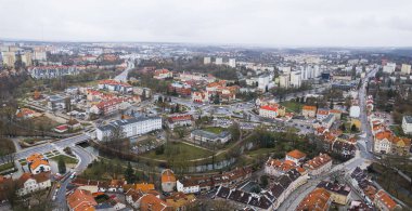 Olsztyn 'i sabah kuşbakışı gördüm. Polonya 'da şehir. Bulutlu bir günde Old Town. Yüksek kalite fotoğraf