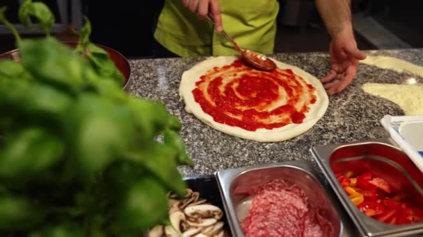 Adding Fresh Tomato Sauce Pizza Dough Pizza Ingredients Wooden Table — Vídeo de stock