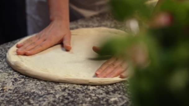 Preparar Estirar Masa Pizza Cocina Chef Profesional Imágenes Alta Calidad — Vídeos de Stock