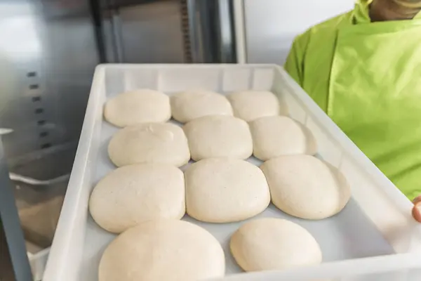 Pizzę Ciasta Przygotowuje Się Zrobienia Pizzy Restauracji Wysokiej Jakości Zdjęcie Obrazek Stockowy