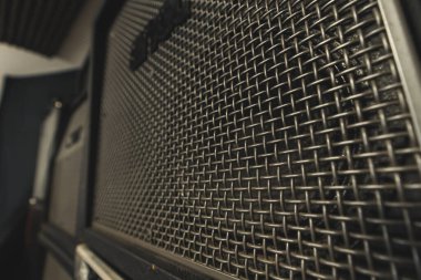 Bir gitar siyah amplifikatörünün yakın plan çekimi, müzik stüdyosu teması. Yüksek kalite fotoğraf