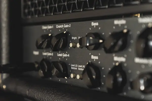 ギターアンプノブ サウンドアンプクローズアップ オーディオシステム サウンドコンサート機器 高品質の写真 ストック画像