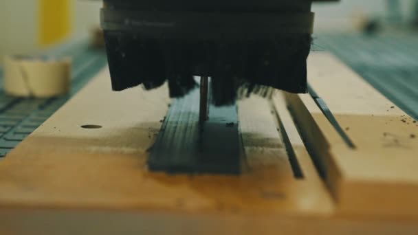 剪断纤维的机器的特写镜头 高质量的4K镜头 — 图库视频影像