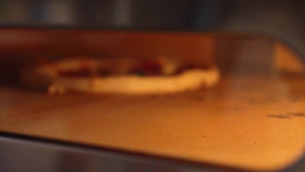 Ujęcie Elektrycznego Piekarnika Pieczenia Pizzy Środku Wysokiej Jakości Materiał — Wideo stockowe