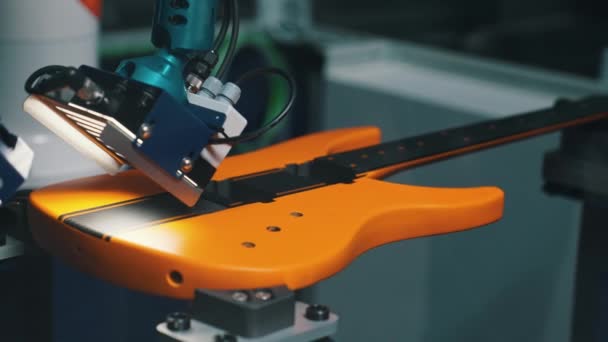 Closeup Yellow Guitar Robot Arm Controlling Its Paint High Quality — Stockvideo