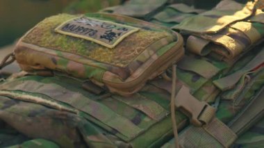 15.08.2023. Varşova, Polonya. Askeri sırt çantasının yakın görüntüsü. Yüksek kalite 4k görüntü