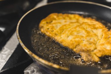 Taze salata ve patates püresi ile nefis bir pirzola. Yüksek kalite fotoğraf