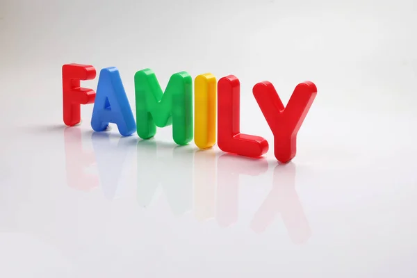 Rosso Verde Blu Giallo Plastica Giocattolo Capitale Lettera Alfabeto Famiglia — Foto Stock