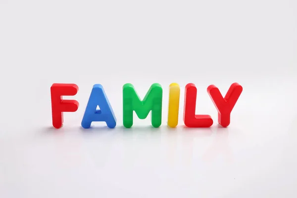 Красный Зеленый Синий Желтый Пластик Игрушки Заглавную Букву Алфавита Семейства — стоковое фото
