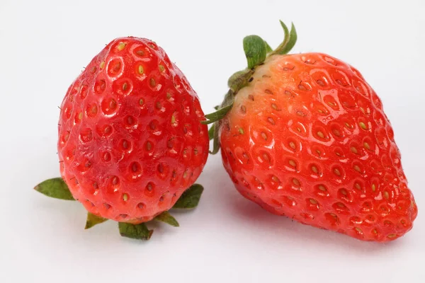 Schöne Reife Glänzende Rote Erdbeere Auf Weißem Hintergrund Makro Nahaufnahme — Stockfoto