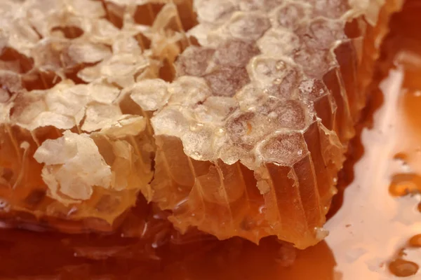 Klibbig Flytande Honung Naturlig Geomatisk Hexagon Bikaka Makro Cluse Upp — Stockfoto