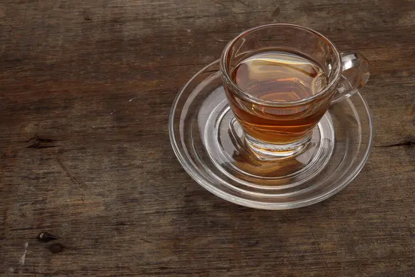 Heißer Tee Transparenter Glasuntertasse Auf Rustikalem Holzhintergrund — Stockfoto