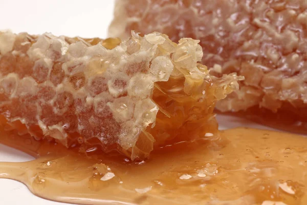 Klebriger Flüssiger Honig Natürliche Geomatische Sechseck Waben Makro Nahaufnahme Auf — Stockfoto