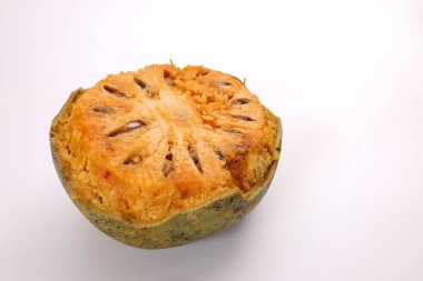 Güneydoğu Asa ahşap elma bael meyvesi Limonya asidissima sert kabuk yarısı et içinde meyve suyu malzemesi 