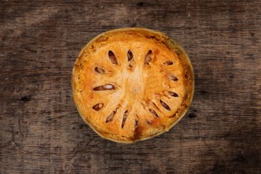 Güneydoğu Asa ahşap elma bael meyvesi Limonya asidissima sert kabuk yarısı et içinde meyve suyu malzemesi 