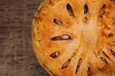 Güneydoğu Asa ahşap elma bael meyvesi Limonya asidissima sert kabuk yarısı et içinde meyve suyu malzemesi 