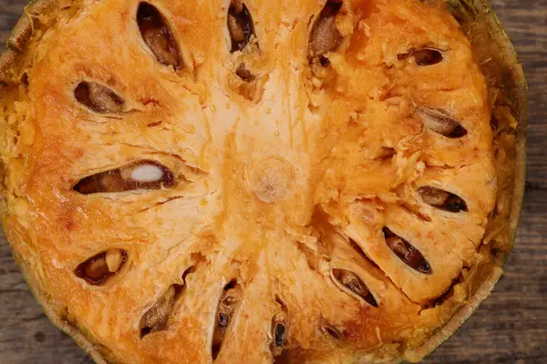 Güneydoğu Asa ahşap elma bael meyvesi Limonya asidissima sert kabuk yarısı et içinde meyve suyu malzemesi 